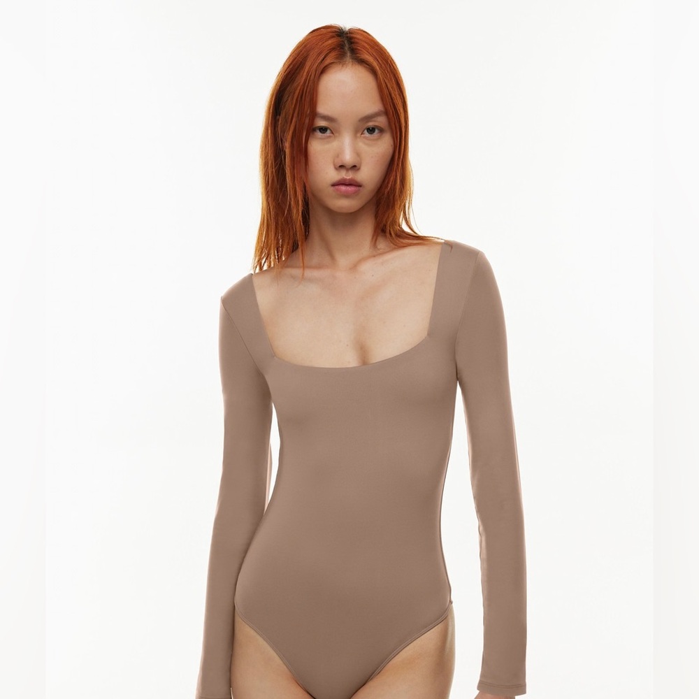 NWT Aritzia Contour Squareneck Longsleeve Bodysuit in Deep Taupe